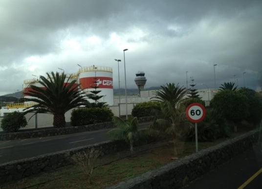 Der Flughafen Teneriffa Nord bei bedecktem Himmel