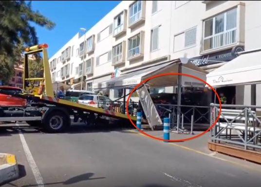 Teneriffa: Auto kracht in Bar-Terrasse – mehrere Verletzte