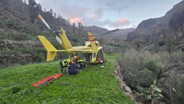 Gran Canaria: Auto stürzt 80 Meter tief in See und versinkt