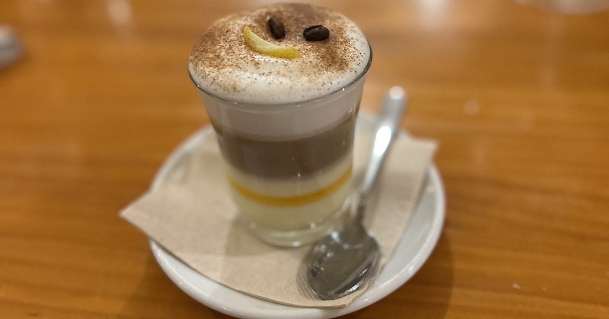 Barraquito: Rezept und Herkunft des beliebten Kanaren-Kaffee