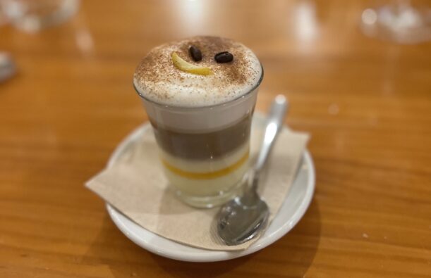 Barraquito: Rezept und Herkunft des beliebten Kanaren-Kaffee