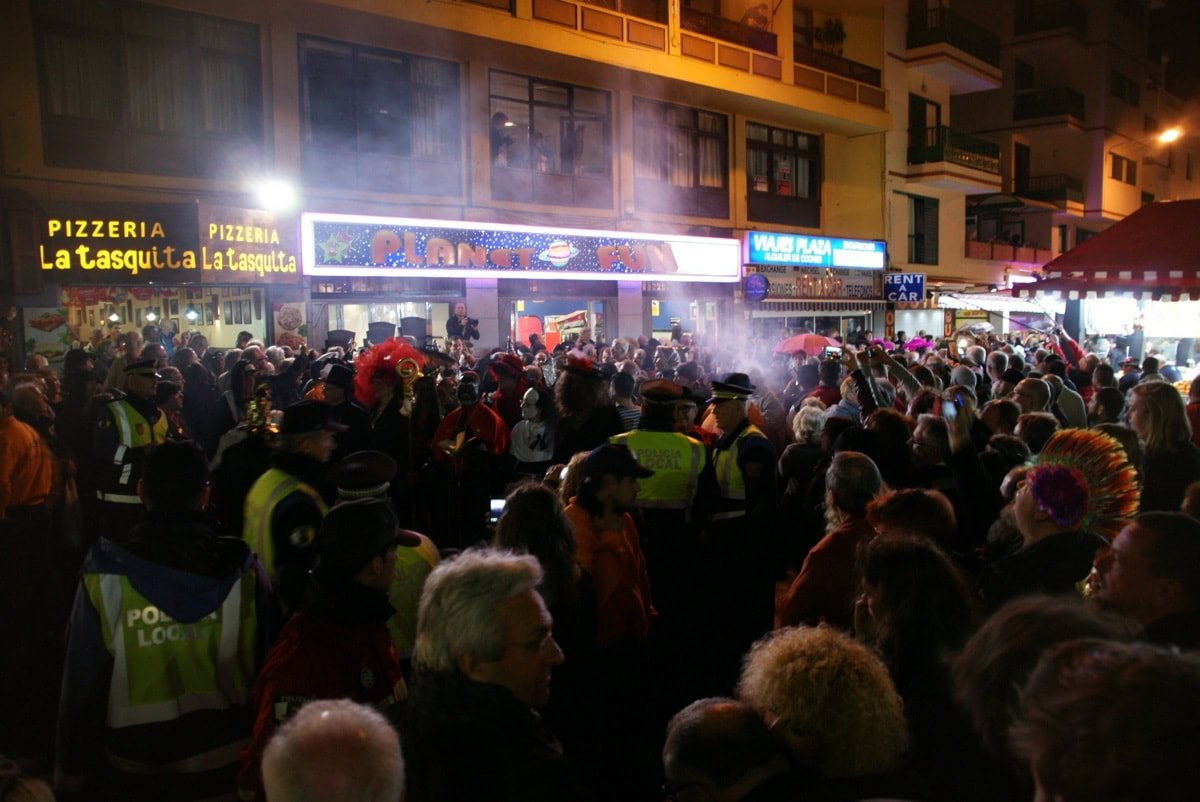 Beerdigung der Sardine Teneriffa Trauerzug