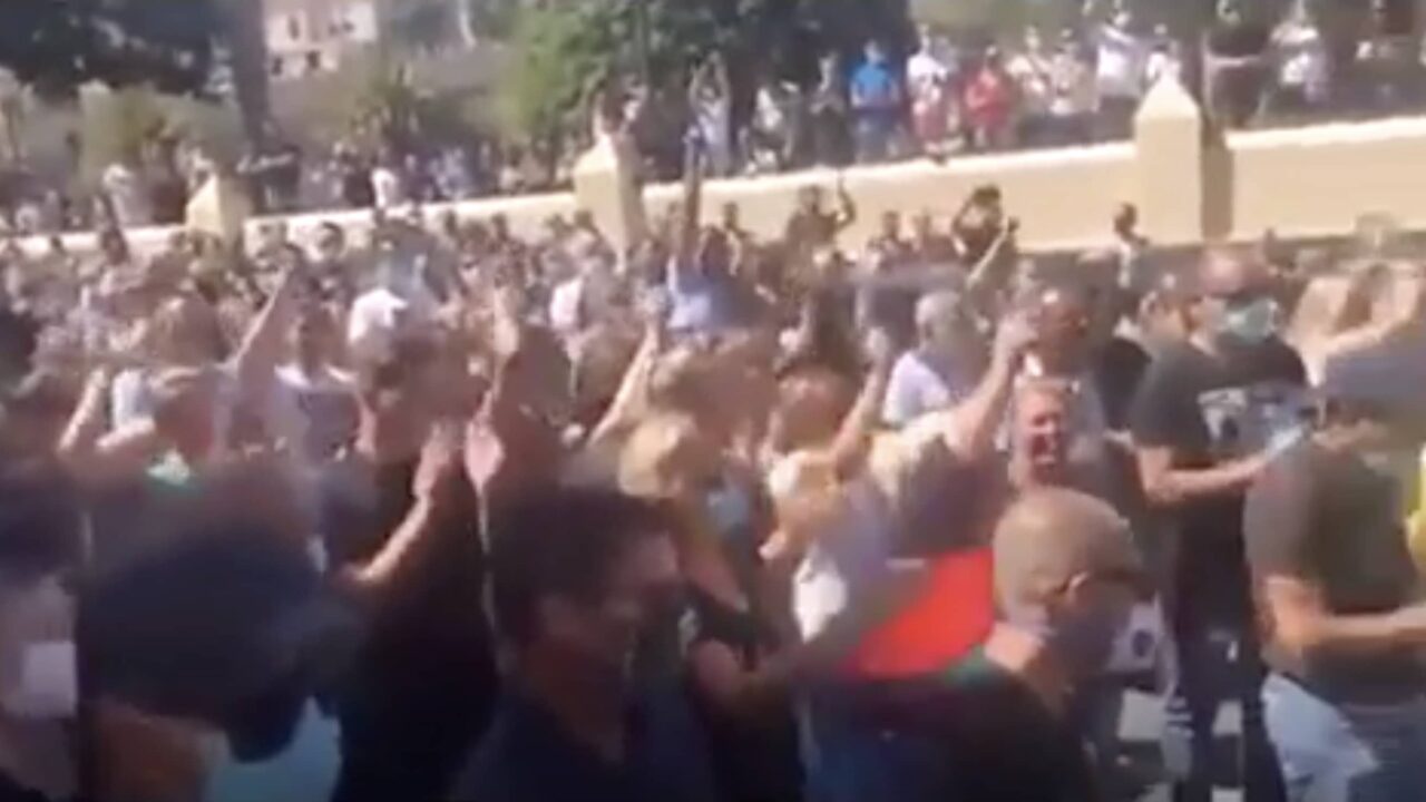 Hunderte Menschen missachten Corona-Regeln bei Beerdigung auf Teneriffa