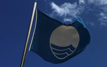 Blaue Fahne Strand Kanarische Inseln Teneriffa