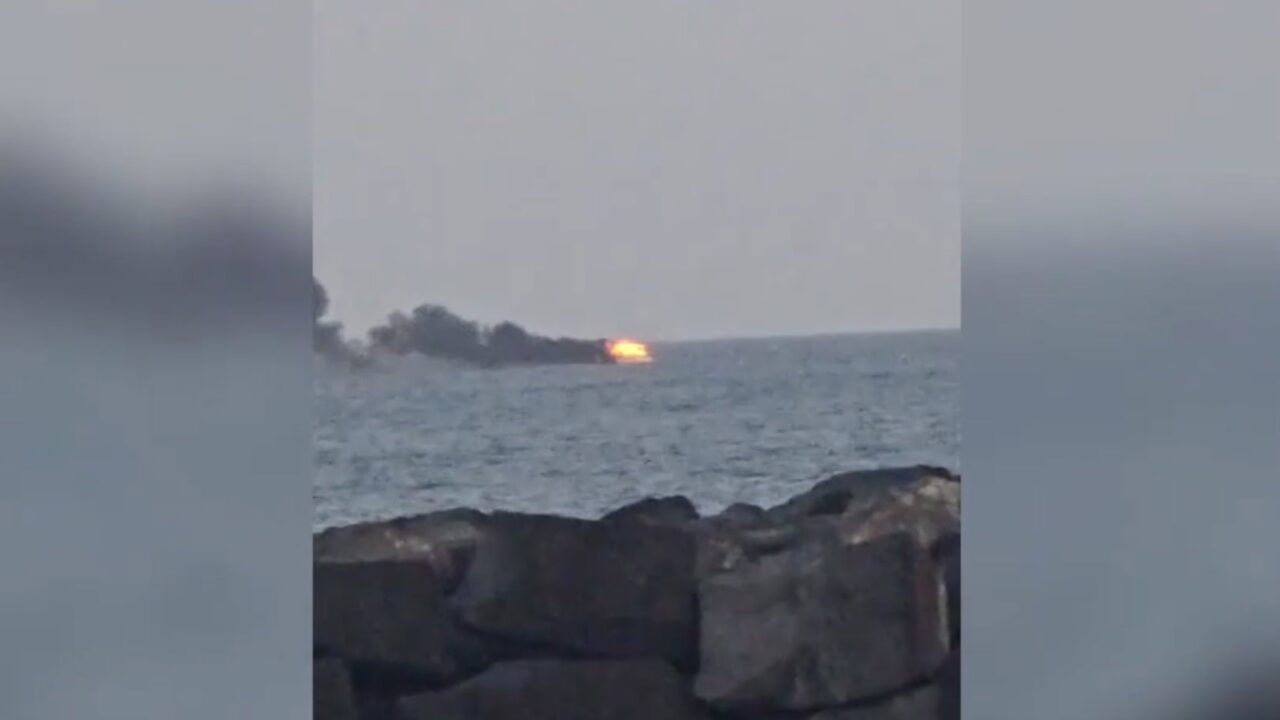 Boot steht vor Lanzarote in Flammen – vier Menschen verletzt
