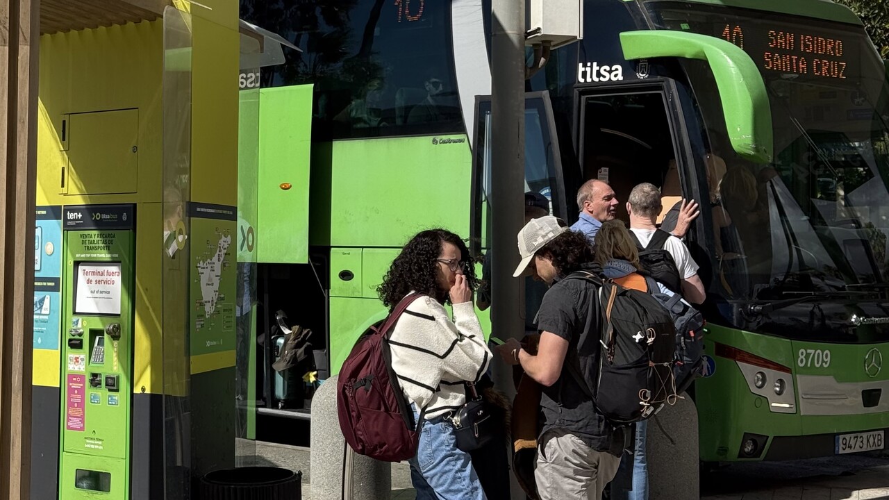 Auf Teneriffa sollen Stehplätze in Bussen abgeschafft werden