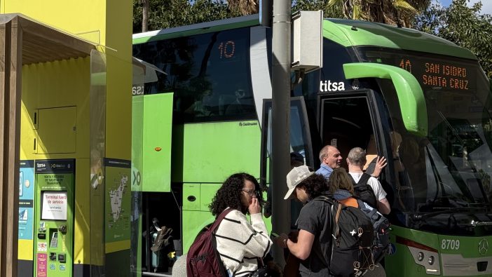 Urlauber begrüßen Bus-Flatrate für die Kanaren – was würden Sie bezahlen?