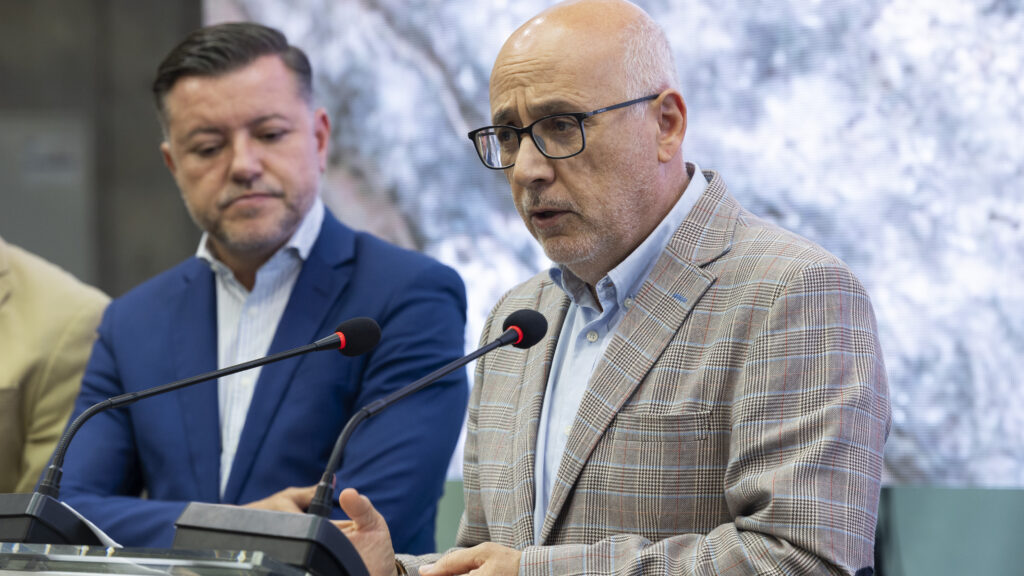 Archivfoto des Präsidenten des Inselrats von Gran Canaria, Antonio Morales (r.), zusammen mit seinem Berater für Präsidialangelegenheiten