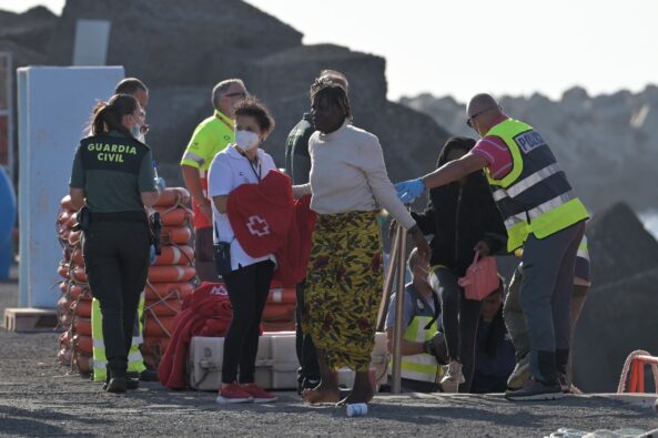 Seenotrettung rettet Cayuco mit 109 Menschen vor El Hierro