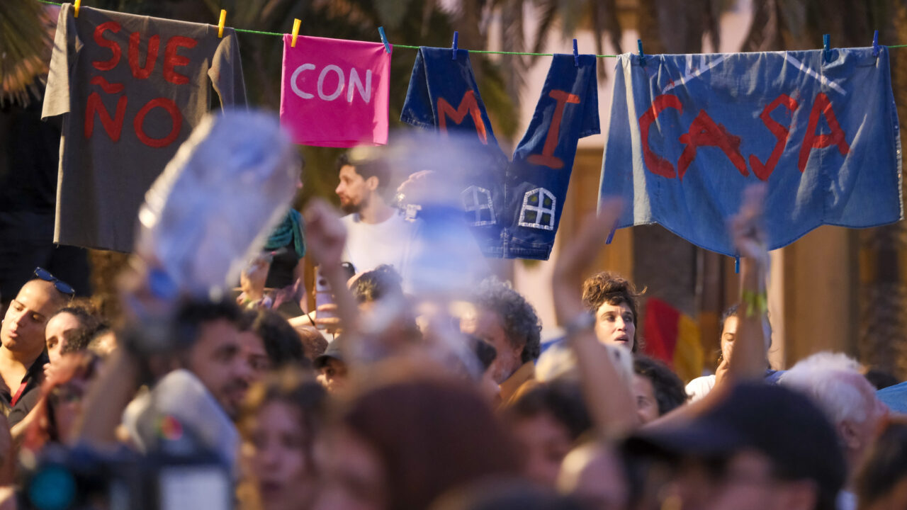 Mehrere hundert Bürger nahmen an diesem Donnerstag an der "Cacerolada" zur Verteidigung des Rechts auf Wohnen teil