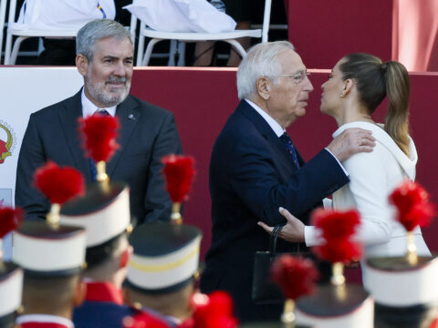 Der Präsident der Kanarischen Inseln, Fernando Clavijo (links); der Präsident der Autonomen Stadt Melilla, Juan José Imbroda (Mitte)