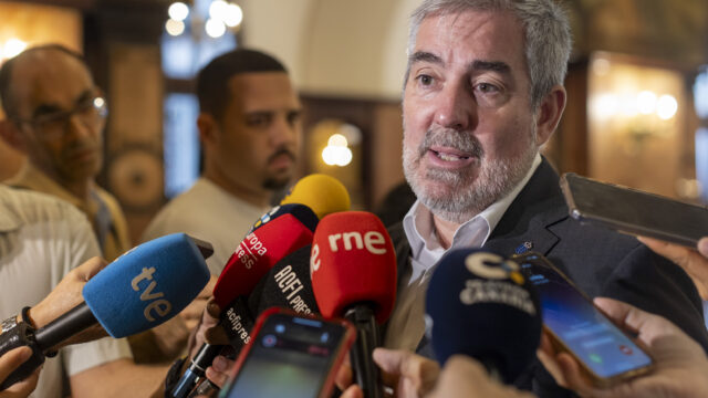 Der Präsident der Kanarischen Inseln, Fernando Clavijo (CC), bei seiner Ankunft zu einer von Europa Press organisierten Tagung