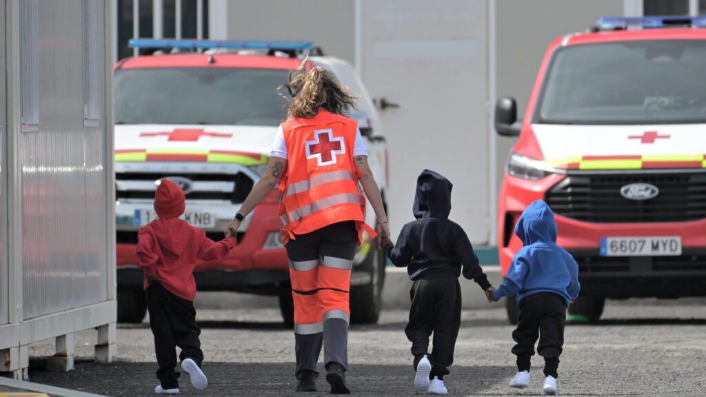 Am Sonntag lief ein Cayuco mit 125 Menschen an Bord, darunter 11 Frauen und fünf Minderjährige, im Hafen von La Restinga auf El Hierro ein