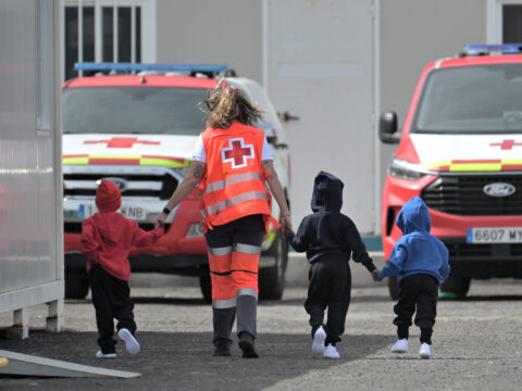 Am Sonntag lief ein Cayuco mit 125 Menschen an Bord, darunter 11 Frauen und fünf Minderjährige, im Hafen von La Restinga auf El Hierro ein