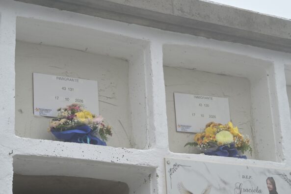 El Hierro bestattet zwei Migranten, eine Familie sieht per Video zu