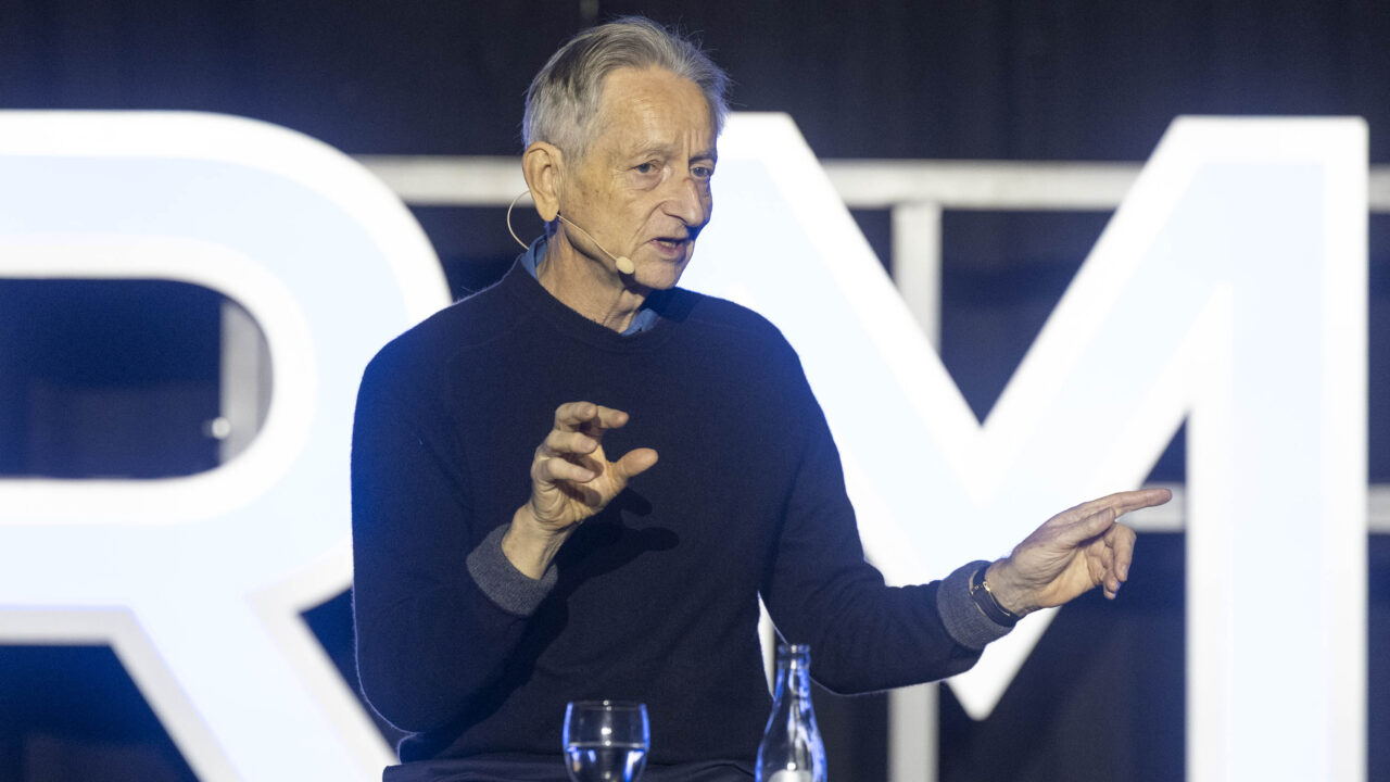 El científico computacional y cognitivo y psicólogo cognitivo británico Geoffrey Hinton