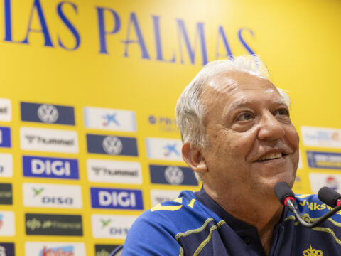 Der aus Gran Canaria stammende Trainer Juan Manuel Rodríguez (rechts) bei seiner Vorstellung als neuer Interimstrainer der UD Las Palmas