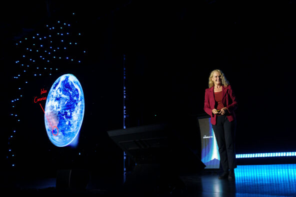 Astronaut Julie Payette urges Space Station spirit on Mars