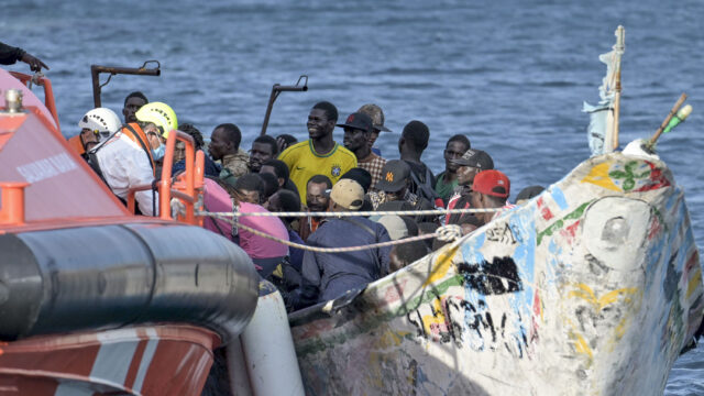 Am Freitag ist südlich von El Hierro ein Cayuco mit 77 Migranten an Bord angekommen