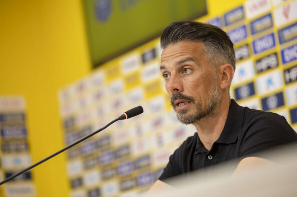 La UD Las Palmas destituye a Rubén de la Barrera como entrenador