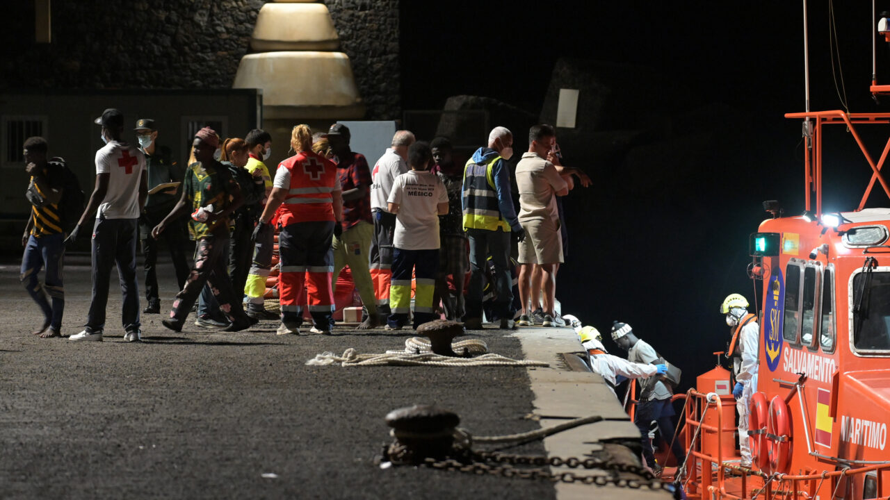Die Seenotrettung hat am Freitag 91 Migranten gerettet, die sich an Bord eines "Cayuco" befanden