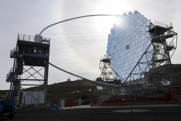 Neue Teleskope auf La Palma erforschen dunkle Materie