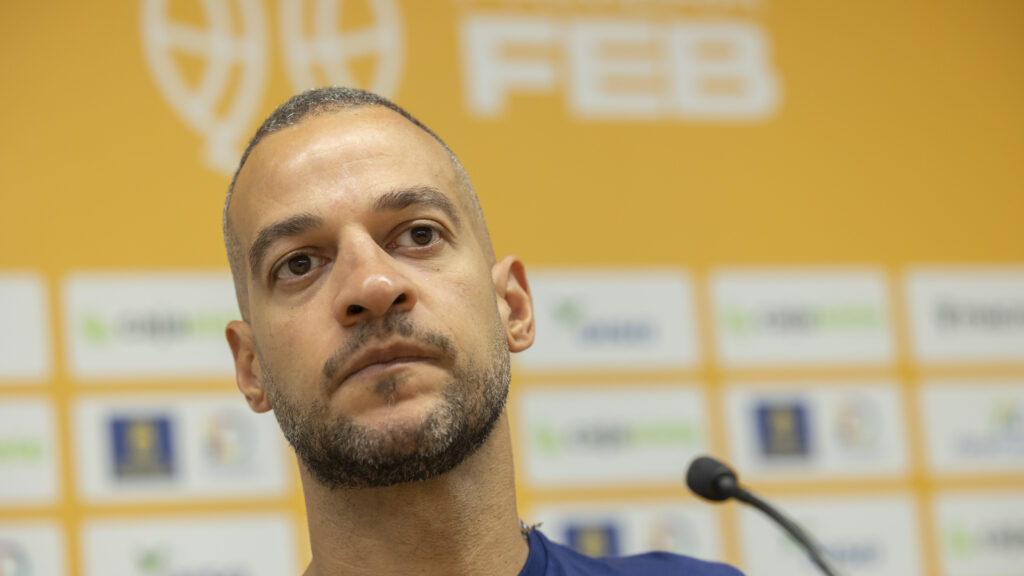 Cajasiete Gran Canaria's coach, the Brazilian Bruno Savignani