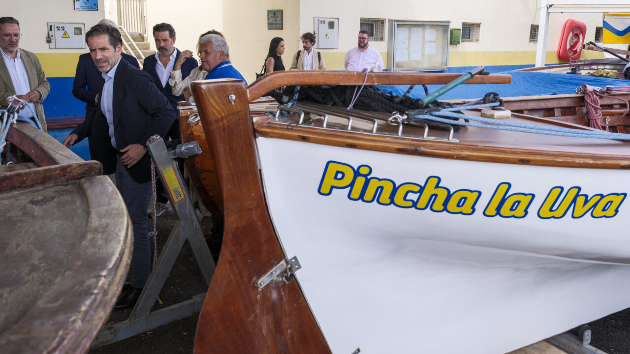 El portavoz nacional del PP, Borja Sémper, ha visitado este jueves las instalaciones de la Federación Canaria de Vela Latina