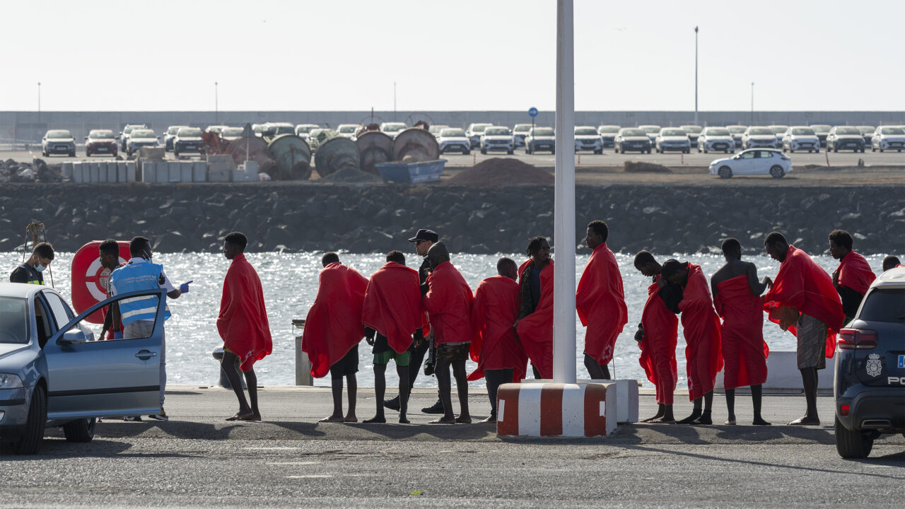 Foto tomada el 16 de septiembre a la llegada al puerto de Arrecife (Lanzarote) de los 82 ocupantes de la neumática donde presuntamente ocurrieron los