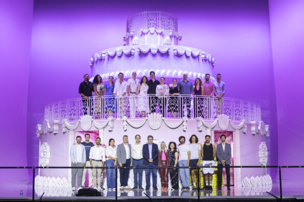 Diese Hochzeitstorte zeigt auf Teneriffa Mozarts Spiel mit der Macht