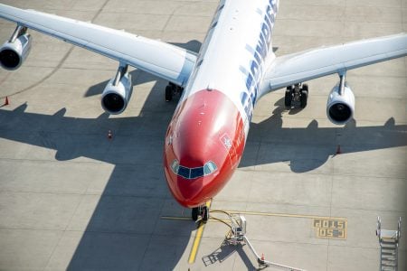 Lachanfall im Teneriffa-Flieger: Schweizer Flugbegleiter begeistert das Internet