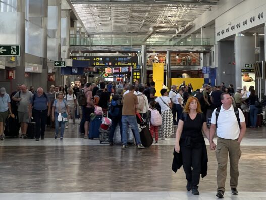 Flughafen-Bande erleichtert Teneriffa-Touristen um fast zwei Millionen Euro