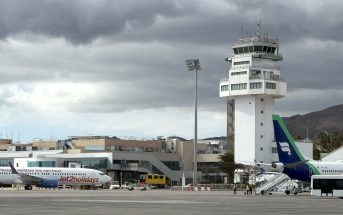 Flughafen Teneriffa Tower Wolken