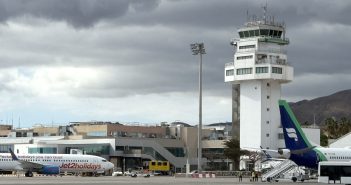 Flughafen Teneriffa Tower Wolken