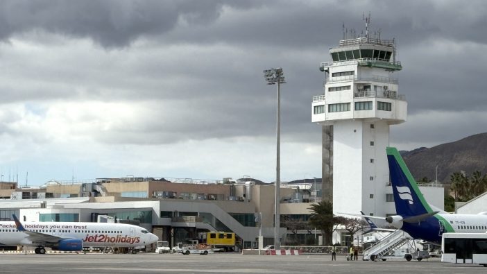 Flughafen Teneriffa Tower Wolken