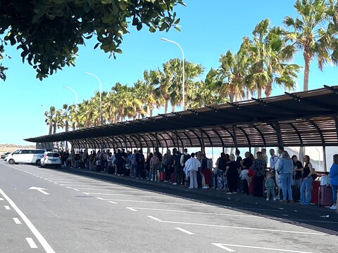 Flughafen Teneriffa Warteschlange Taxi