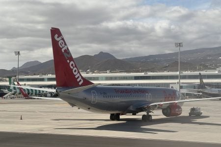 Passagier auf Teneriffa-Flug raucht und bedroht Mitreisende – Festnahme!