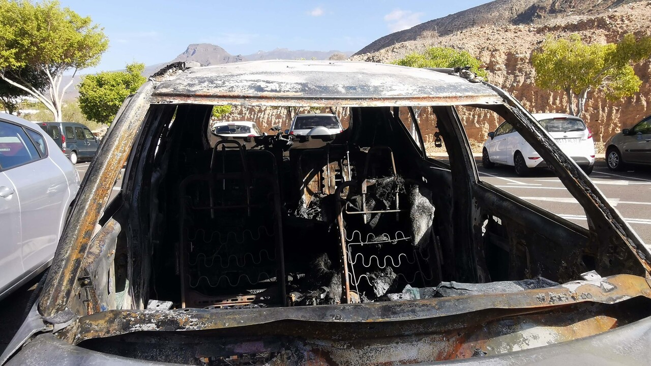 Feuerteufel von Adeje gefasst: 14 Autos auf Teneriffa zerstört
