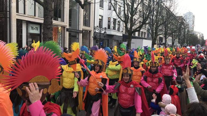 Karneval Düsseldorf Rosenmontagszug KG Regenbogen Fußtruppe