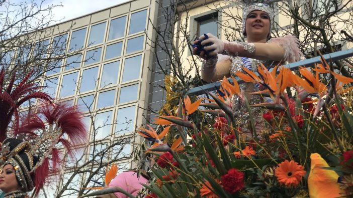 Karneval Düsseldorf Rosenmontagszug Teneriffa Puerto Kamelle