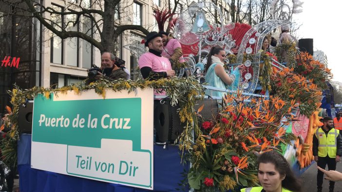 Karneval Düsseldorf Rosenmontagszug Teneriffa Puerto Wagen