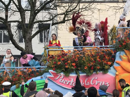 Fotos: So schön feiert Teneriffa beim Düsseldorfer Rosenmontagszug