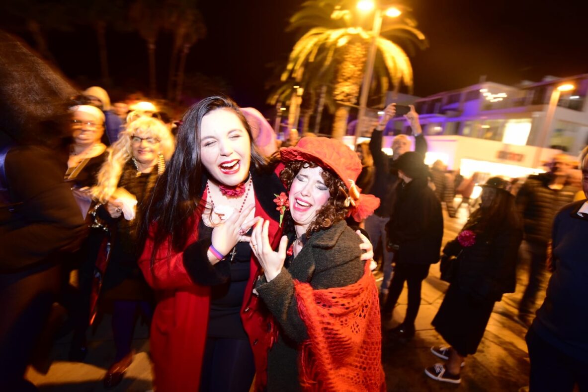 Karneval Puerto de la Cruz Teneriffa Beerdigung der Sardine Trauer
