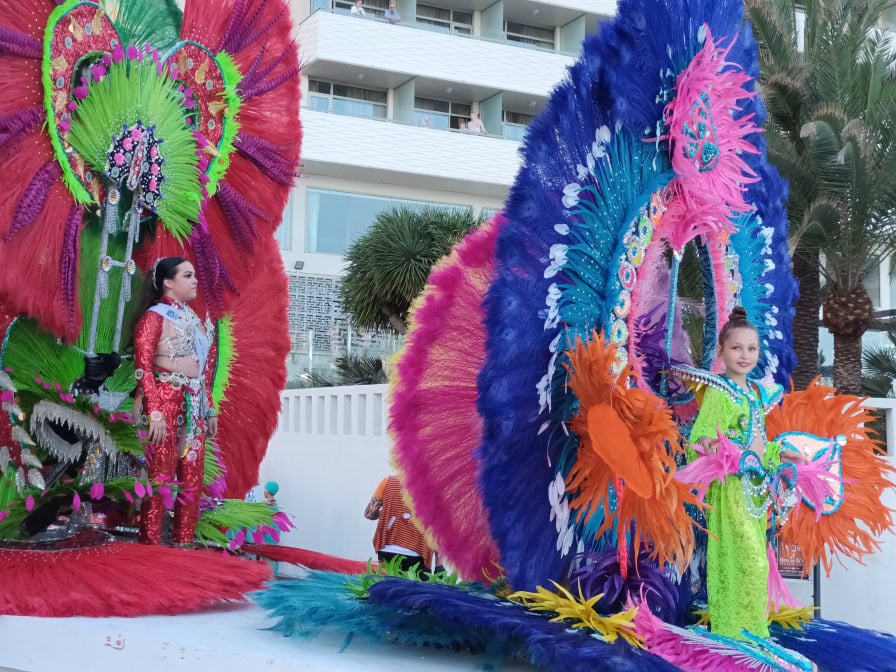 Karneval Puerto de la Cruz Teneriffa Kinder-Reina-Anwärterinnen