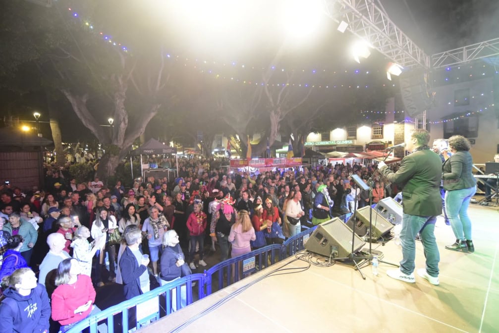 Karneval Puerto de la Cruz Teneriffa Straßenkarneval Bühne