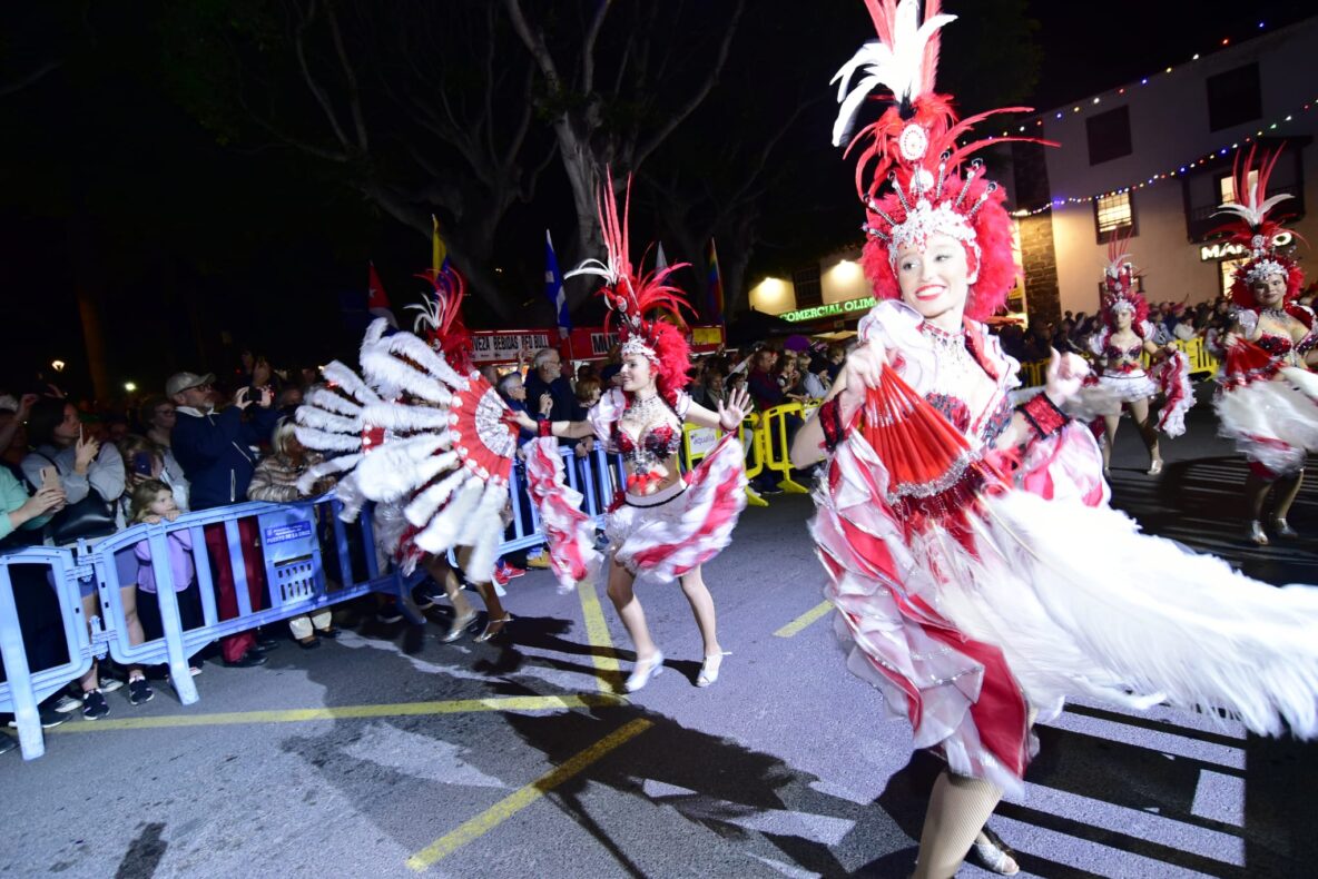 Karneval Puerto de la Cruz Teneriffa Straßenkarneval Tanz