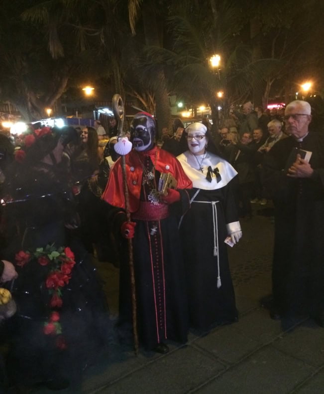 Karneval Teneriffa Beerdigung der Sardine 