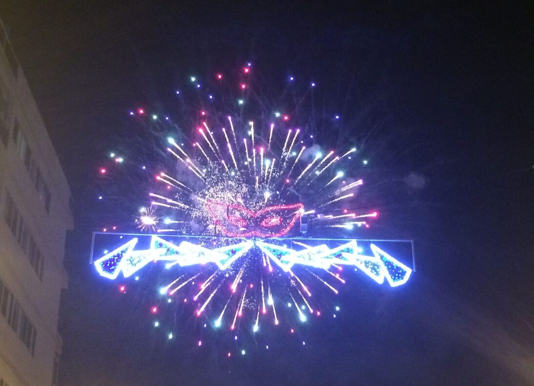 Karneval Teneriffa Beerdigung der Sardine Feuerwerk