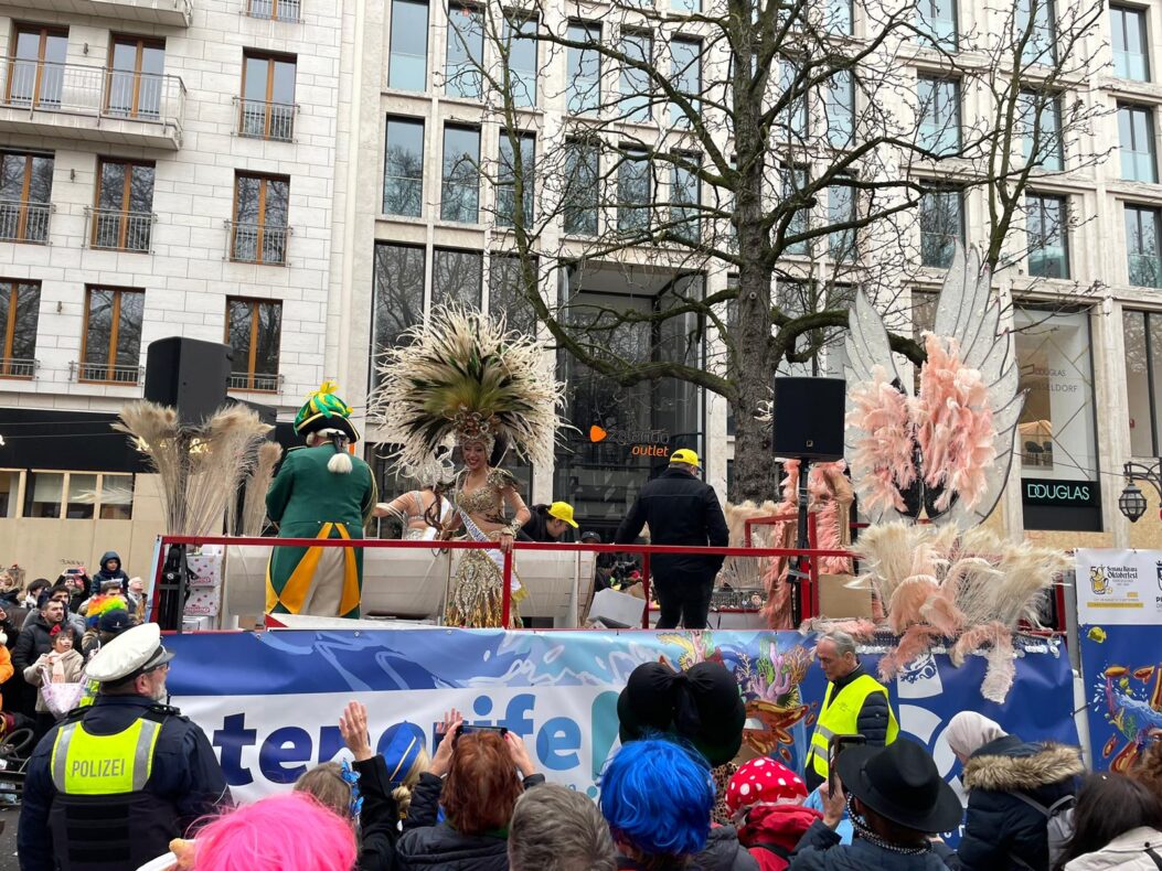 Karneval Teneriffa Düsseldorf Tänzerinnen