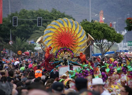 Teneriffa Karneval Salta Cruz Menschenmenge Corso